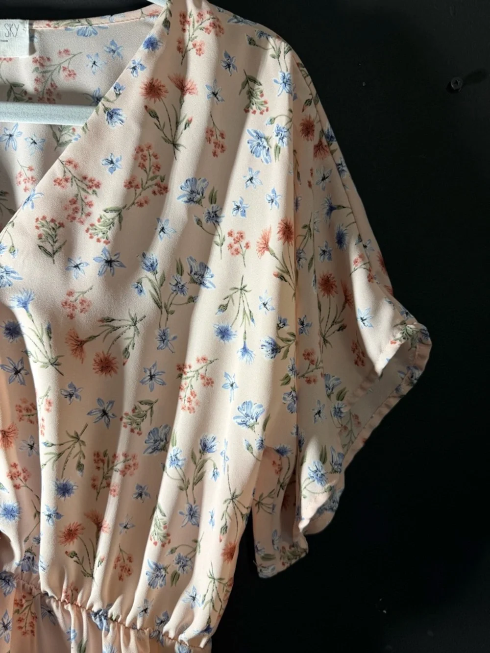 Sienna Sky Floral Blouse. Medium - Picture 3 of 7